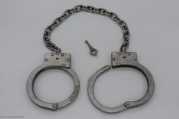 American Handcuff Company L100